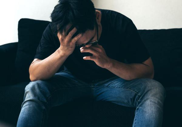 Concerned man needing advice from a criminal lawyer in Geelong